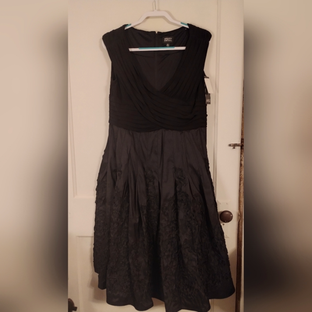 Adrianna Papell Womens( New), Size 16 Black Evening Dress With Floral Applique